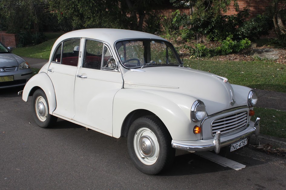 1962_Morris_Minor_1000_sedan_(18802688966)