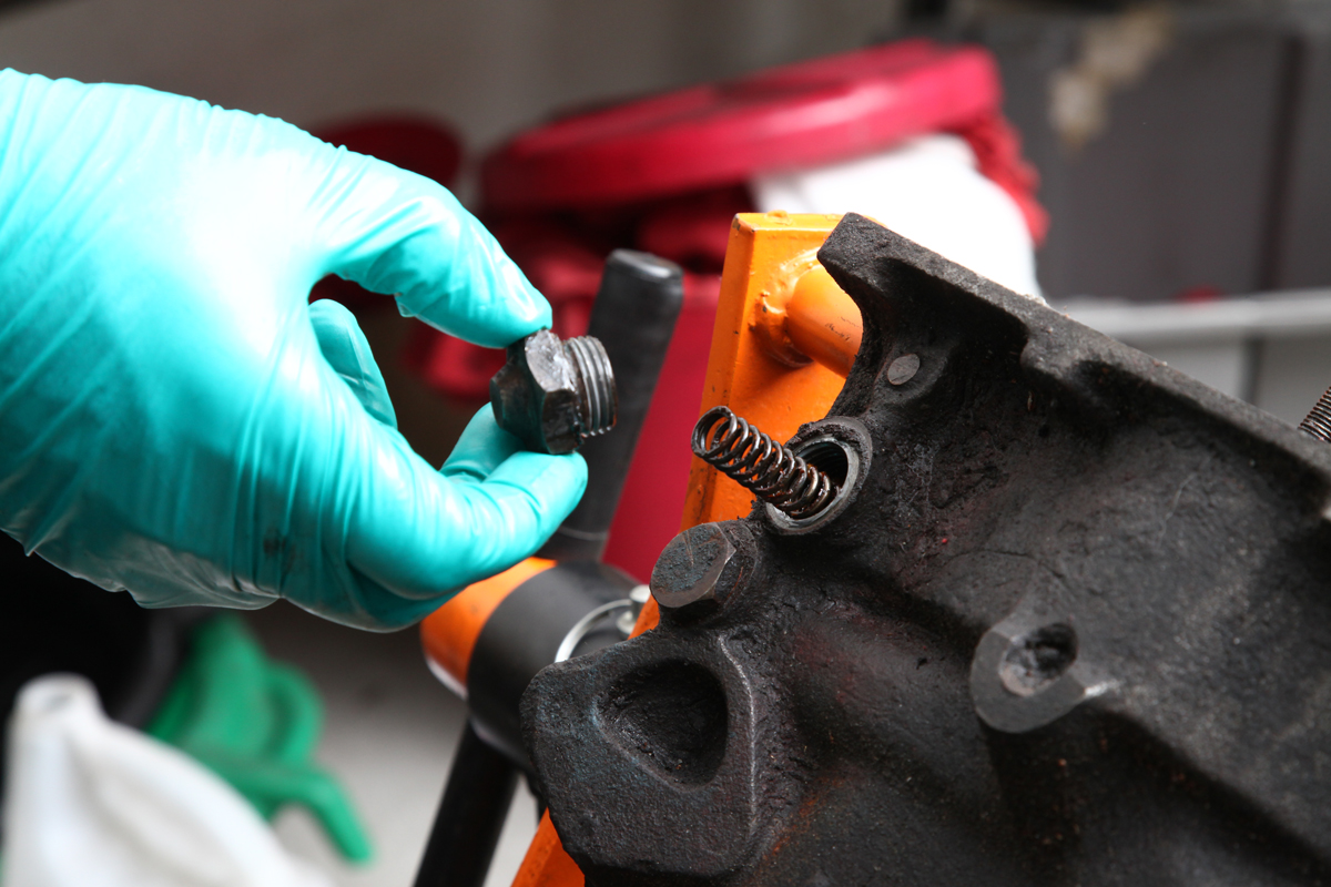 Disassembling and Inspecting a British Engine Moss Motoring