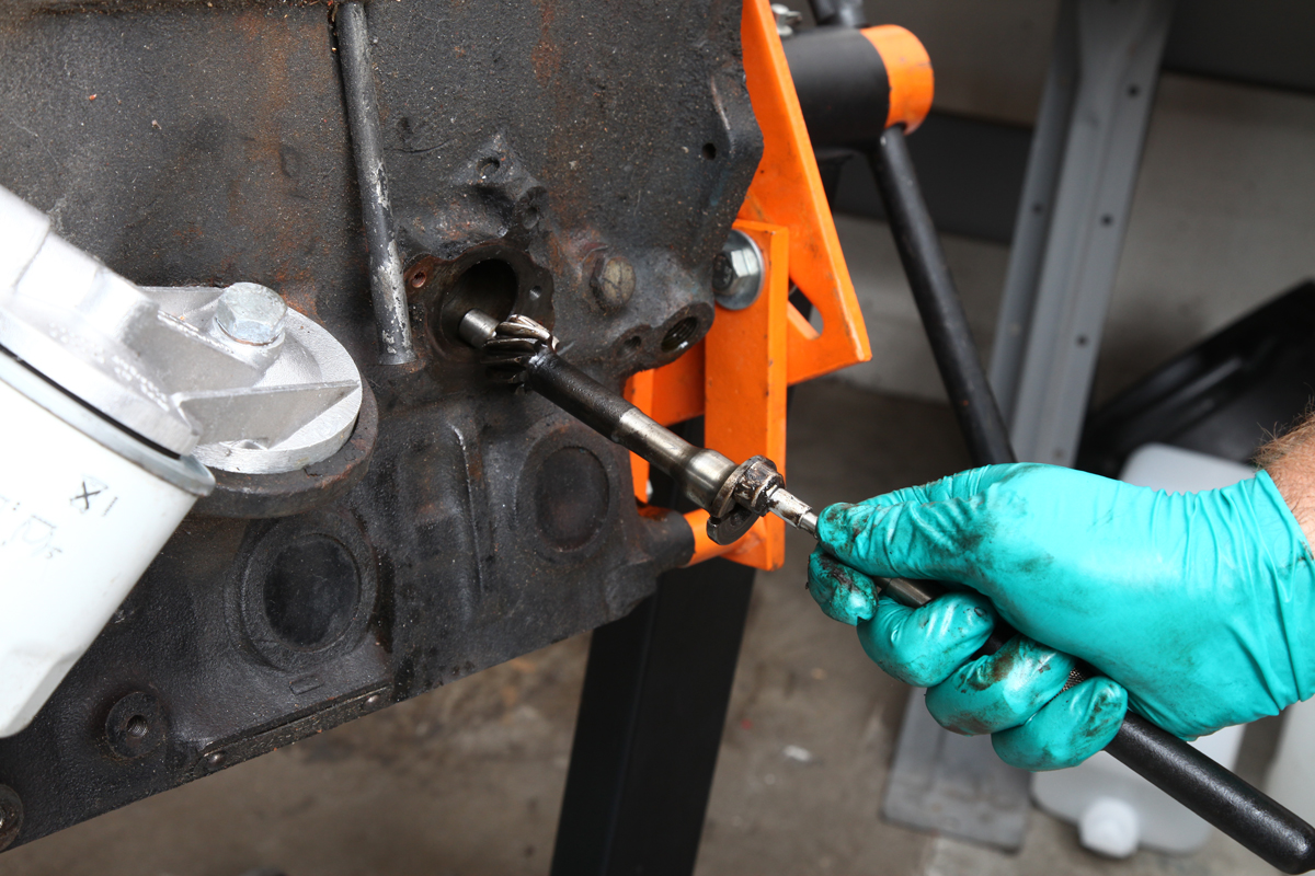 Disassembling And Inspecting A British Engine Moss Motoring