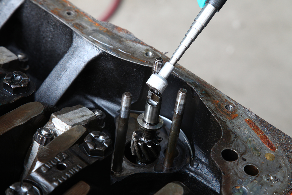 Disassembling and Inspecting a British Engine Moss Motoring