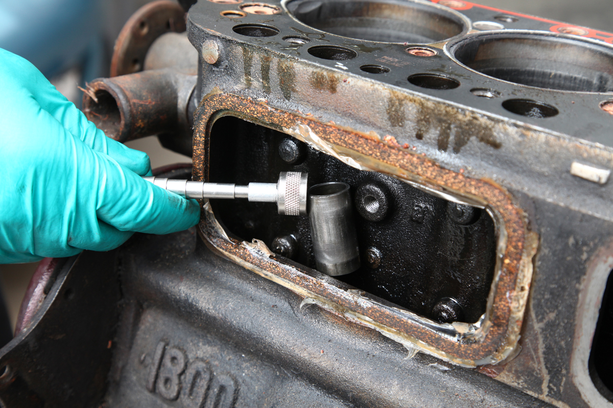 Disassembling and Inspecting a British Engine Moss Motoring