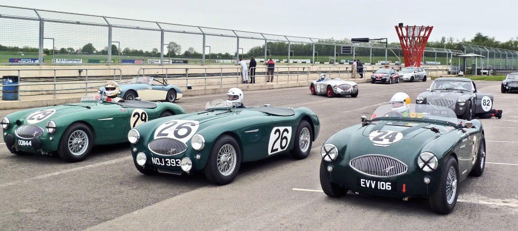 100S-at-CastleCombe-21.5.13